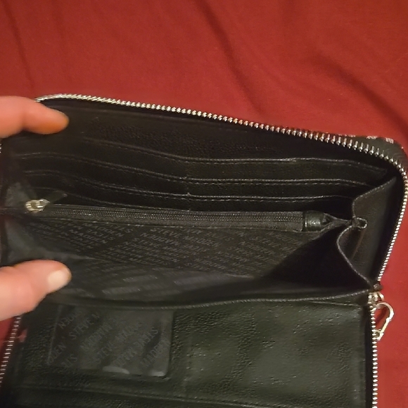 Steve Madden Black and Gray Wristlet - Picture 5 of 5